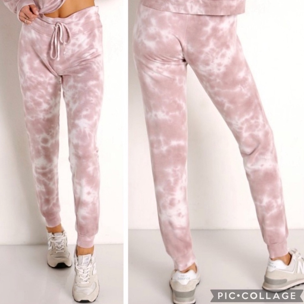 Beyond Yoga lounge around joggers